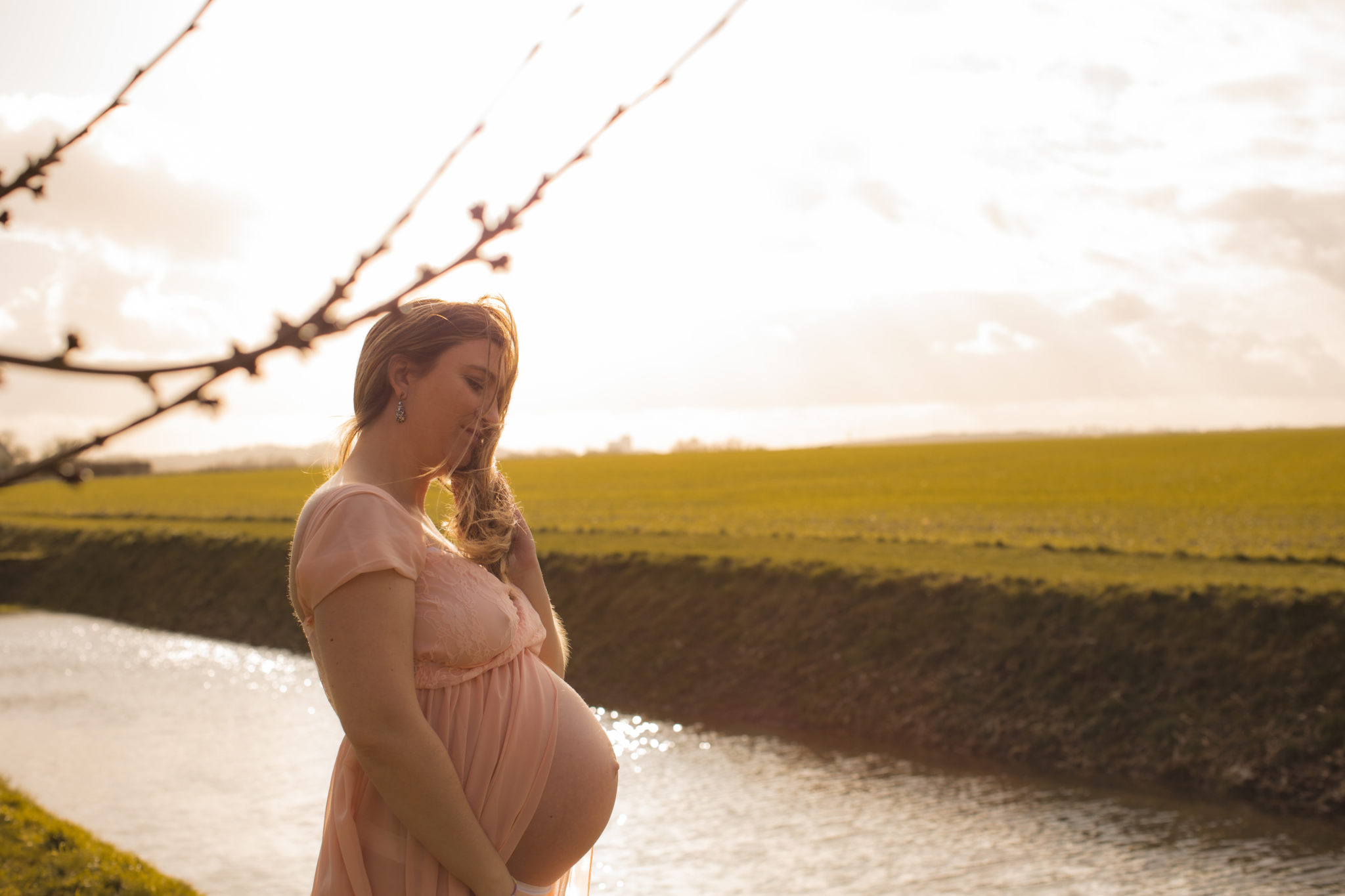 Shooting photos d'une femme enceinte, réalisé par la photographe professionnelle Lucie Brisseau.