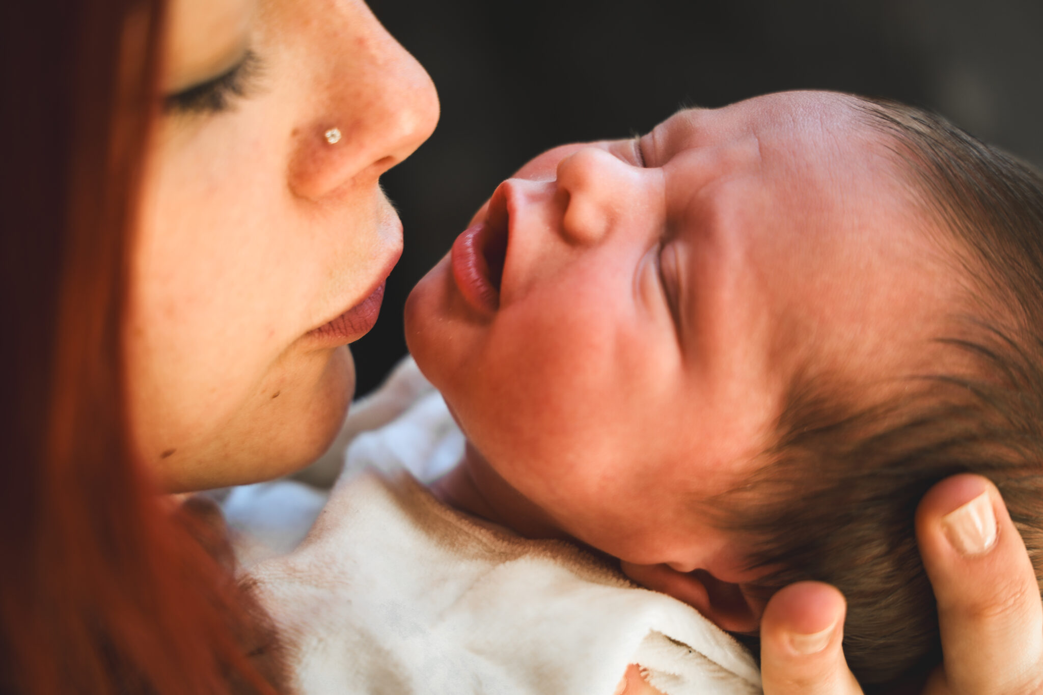 Une photo de famille prise par Les Instantanés de Lucie, photographe professionnelle en France.