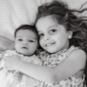 shooting nouveau né famille fratrie