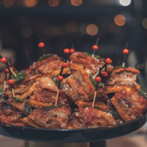 Des minis sandwiches, pris en photo par Lucie Brisseau, dans le cadre d'un shooting culinaire.