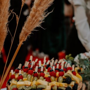 Brochettes de fruits photographiées par Les instantanés de Lucie, photographe culinaire.