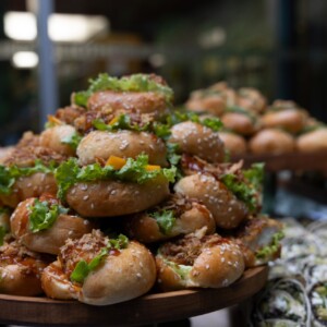 Mini burgers photographiés par Les instantanés de Lucie, photographe culinaire.