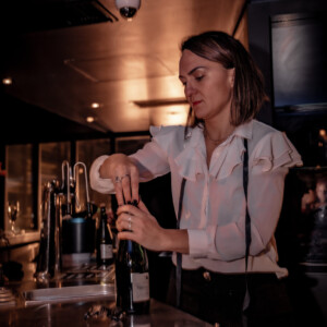 Photographie culinaire : Lucie Brisseau immortalise les coulisses d'un traiteur parisien.