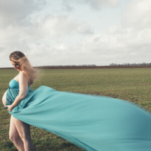 Shooting photos d'une grossesse, réalisé par la photographe professionnelle Lucie Brisseau.