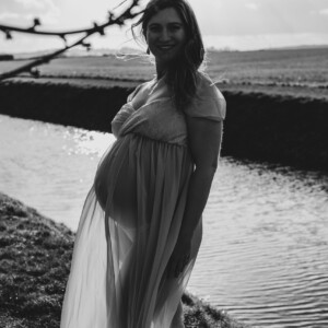 Shooting photos d'une grossesse, réalisé par la photographe professionnelle Lucie Brisseau.