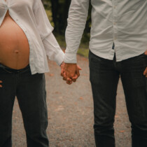 shooting grossesse dans le parc des capucins à Coulommiers