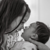 cliché pris par les instantanés de lucie représentant deux soeurs.